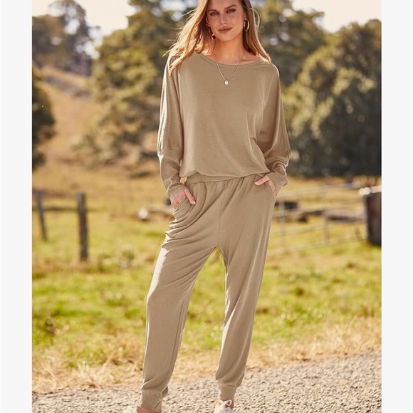 EUC tan lounge set size Large - Picture 2 of 6